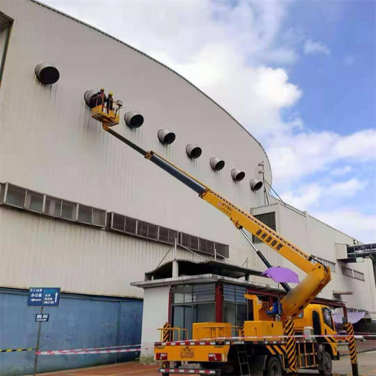 和平镇高空作业车出租服务：专业广告牌安装解决方案