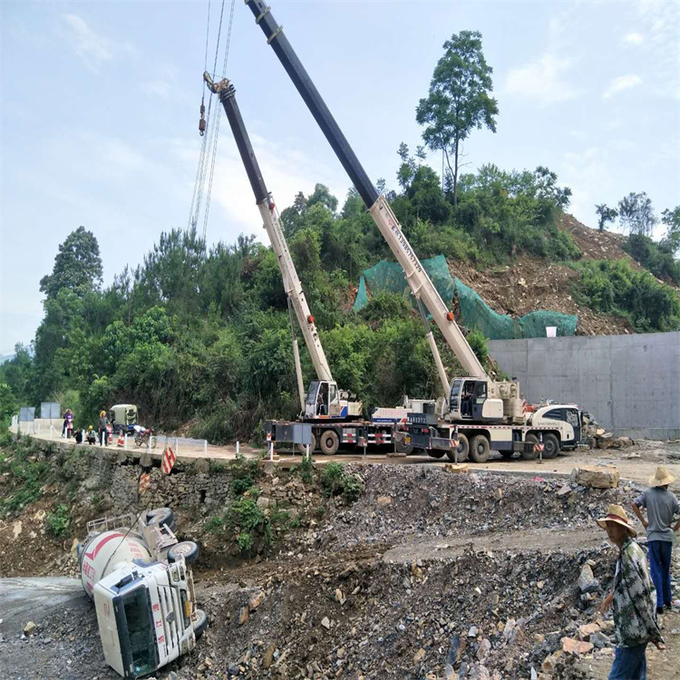 和平镇汽车掉沟里叫吊车救援要多少钱