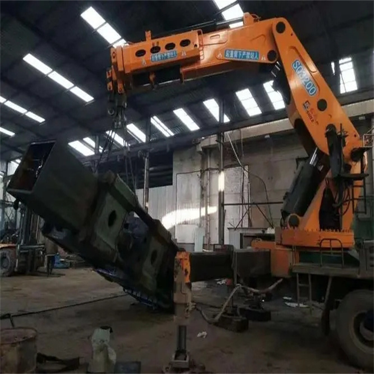 和平镇130吨折臂吊车出租吊机租赁附近电话